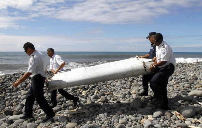 Todo apunta a que restos hallados en la isla La Reunión son del Malaysia Airlines desaparecido