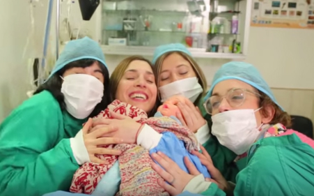 [Video] Opinan las «amiguis»:  ¿Tener o no tener hijos?