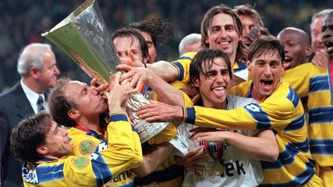 El Parma vende hasta sus trofeos