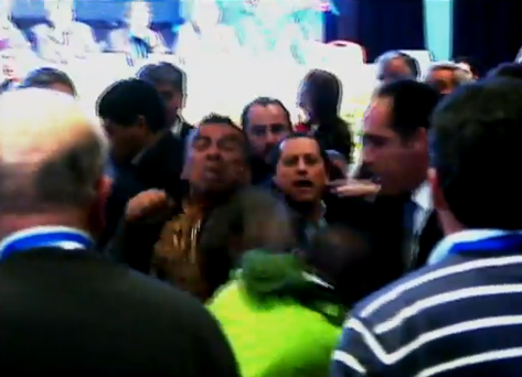 Concejales se agarran a combos frente a Presidenta Bachelet