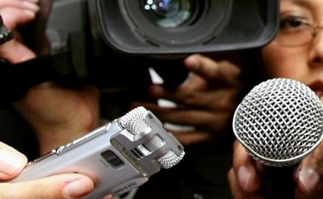 Colegio de Periodistas reflexiona sobre uso del off the record y desequilibrio de cobertura mediática