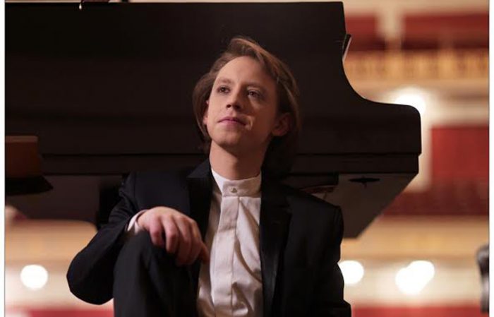 Talentoso pianista austriaco debuta en Chile interpretando a Mozart