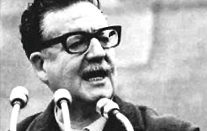 Por Allende aún crepitan las fogatas
