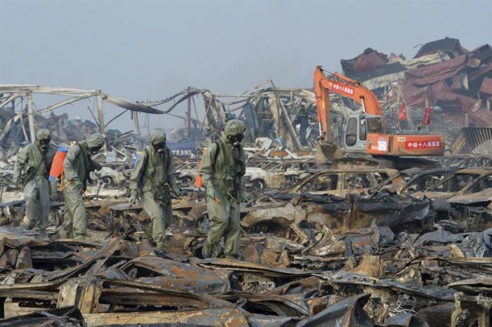 Hallazgo de otros cinco cadáveres eleva a 121 el número de muertos en Tianjin