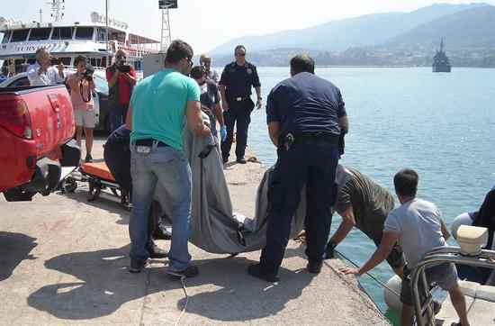 Veintiséis personas desaparecidas al naufragar un bote en las costas de la isla de Lesbos