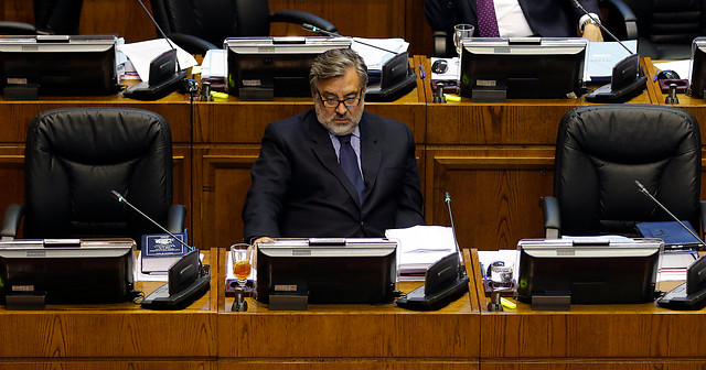 Senador Guillier: «Monseñor Ezzati debiera retirarse, por el bien de la Iglesia Católica y por él mismo»