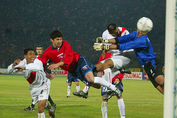 Recordamos el último triunfo azul en el Monumental y la victoria de Chile sobre Perú con gol de Norambuena