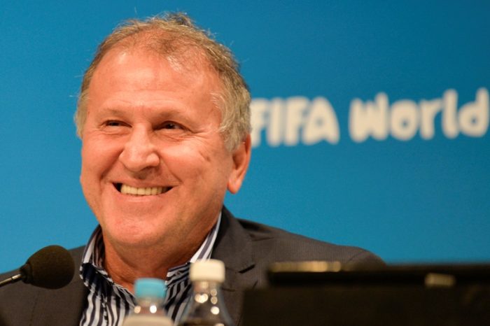 FIFA: Zico busca avales para presentar candidatura