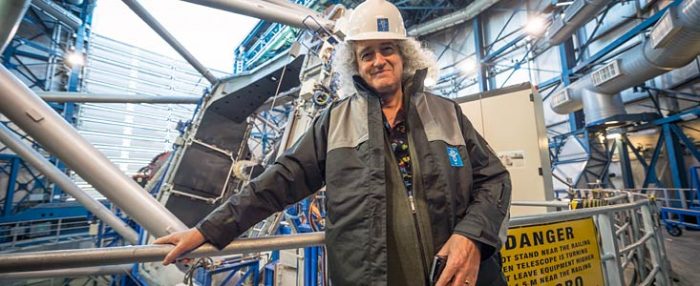 Guitarrista de Queen visitó observatorio de Paranal antes de su show de hoy
