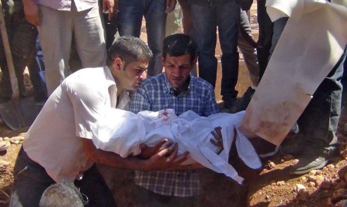 El pequeño Aylan fue sepultado junto a su madre y hermano en el norte de Siria