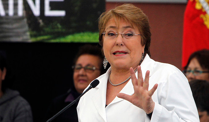 Cadem: desilusión, desconfianza y rabia son lo sentimientos de un 63% hacia Bachelet