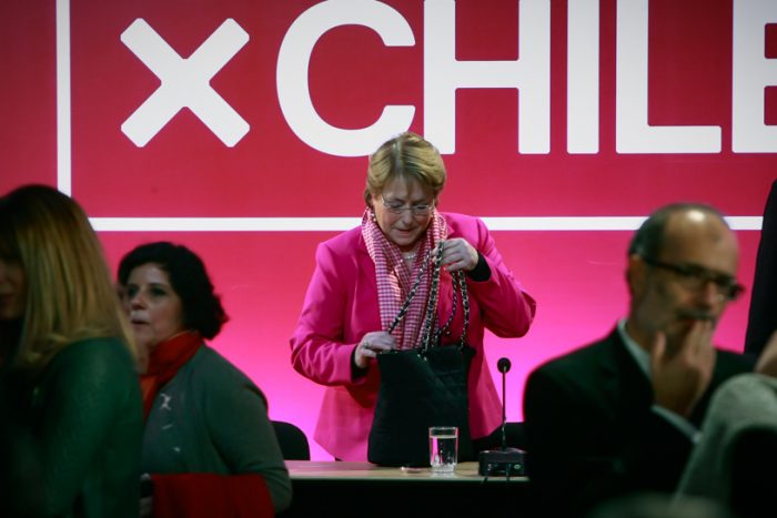 Michelle Bachelet, sola