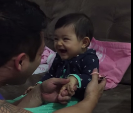 [Video] La tierna bebé que no quiere que le corten las uñas