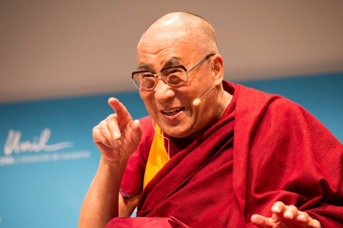 Dalai lama sorprende al hablar de una sucesora y que debería ser «atractiva»
