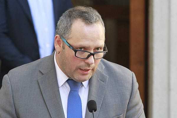 Diputados de oposición presentan denuncia por delitos de destrucción maliciosa de datos del computador de Dávalos