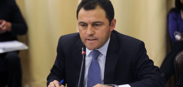 Oposición pide que Fiscalía investigue nexo entre contador de La Moneda y Martelli