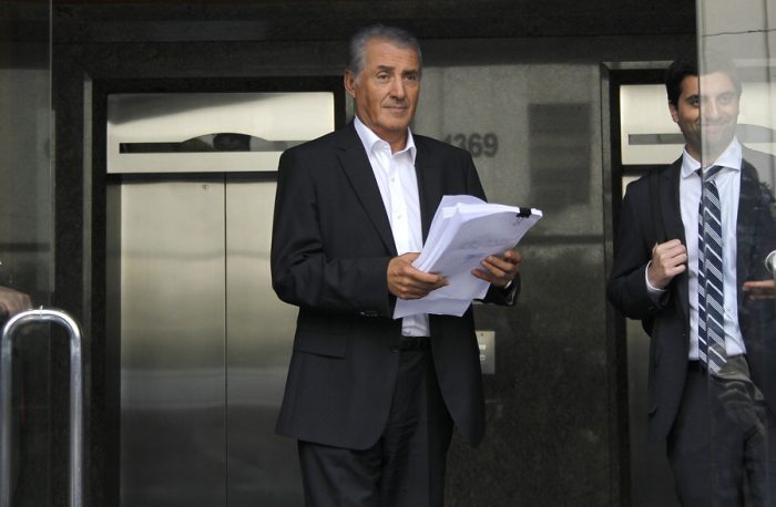 Julio Ponce siente la presión y contacta a bancos de inversión para reestructurar deudas