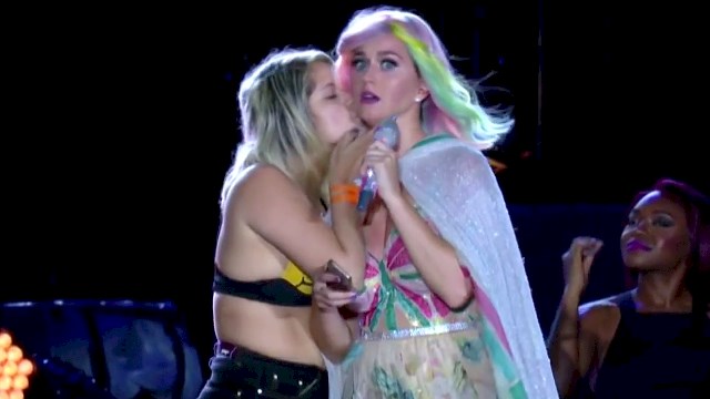 [Video] Fanática de Katy Perry y su efusiva selfie junto a su ídola en Rock in Río