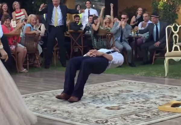 [Video] Novia hace levitar a su marido en su baile de boda