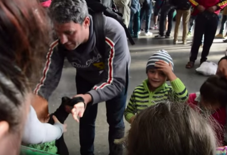 [Video] La sorpresiva bienvenida que los alemanes dieron a inmigrantes
