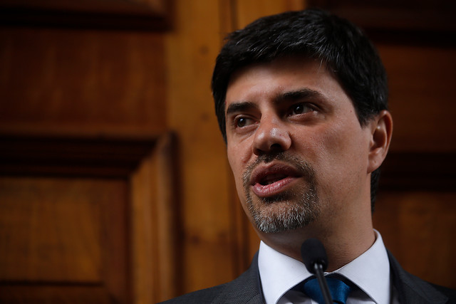 Gobierno cede a presión de partidos de la Nueva Mayoria y aplaza inicio del proceso para una nueva Constitución