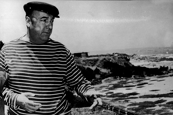 Fundación Neruda demanda que restos del poeta sean devueltos a Isla Negra