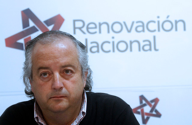 Monckeberg (RN) acusa a Ossandón de pasar una «retroexcavadora interna» en la oposición