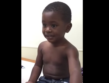 [Video] El valiente niño que no le teme a las vacunas