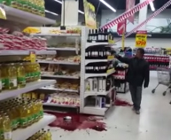 [Video] ¿Típico chileno?: Sujeto aprovecha el terremoto para robar un «vinito»