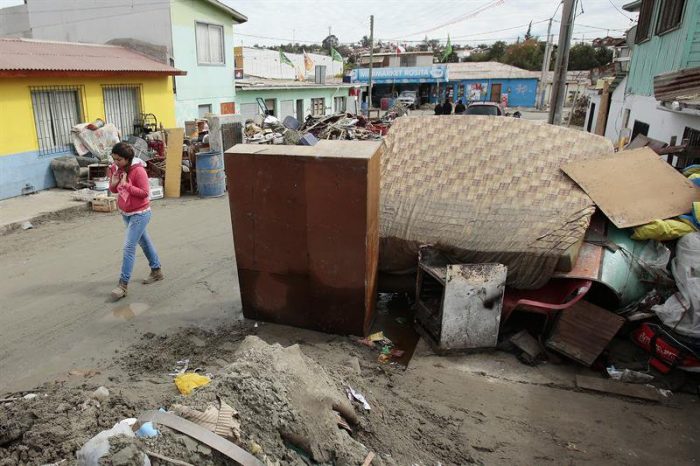 Bachelet anuncia varios bonos para damnificados y afectados por terremoto y tsunami