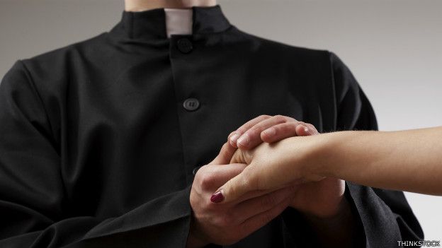 Los sacerdotes que le exigen el fin del celibato a la Iglesia católica