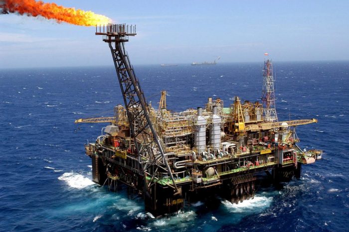 Video: Plataformas petroleras de México, golpeadas por la caída de precios