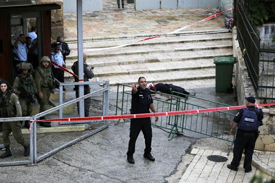 Una palestina herida a bala tras intentar apuñalar a un agente israelí en Hebrón