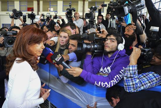 Cristina anuncia que continuará militando tras dejar la presidencia de Argentina