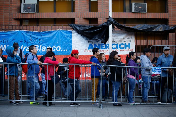 Diputados presentan recurso de protección para que el Registro Civil reanude el servicio