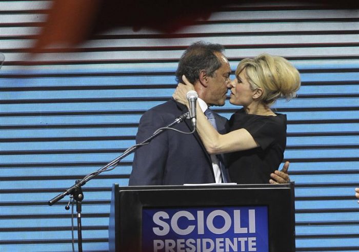 Triunfalismo oficialista y optimismo opositor marcan fin de campaña argentina