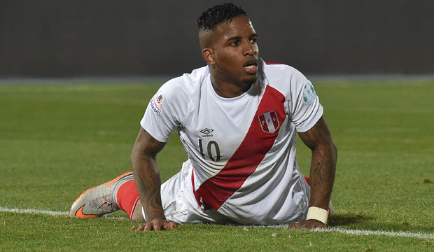 La vuelta de Farfán potencia la confianza de Perú