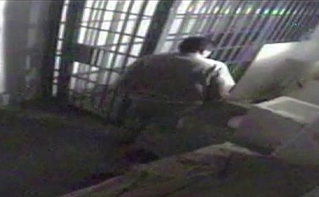 Video con audio de fuga de El Chapo revela que guardias ignoraron los martillazos que se registraban en su celda