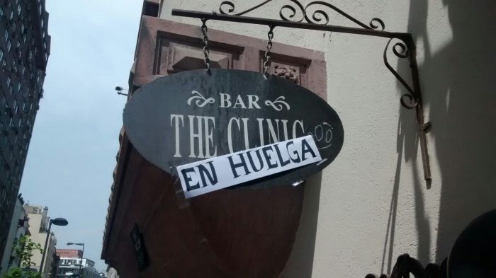 No es broma: huelga mantiene cerrado el Bar The Clinic