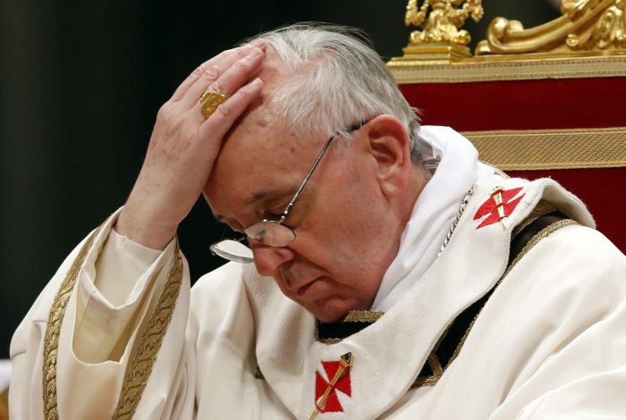 [Video] La polémica respuesta del Papa sobre obispo Barros: «Osorno sufre, sí; por tonta»