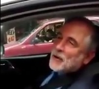 Enfurecido motociclista increpa a senador Montes