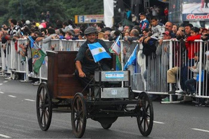 El primer auto argentino de la historia tiene corazón gallego