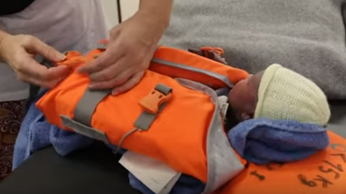 [Video] Bebé nace en barco de rescate de inmigrantes en el Mediterráneo