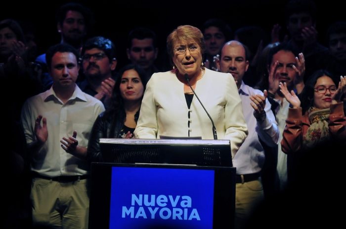 Bachelet admite haber «cometido errores» pero defiende «trascendencia» de las reformas que impulsa el gobierno