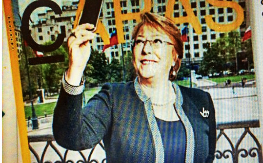 Bachelet y su apuesta por el estilo «selfie» para reafirmar el apoyo popular, a pesar de su baja su aprobación
