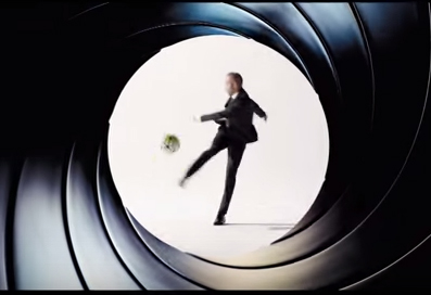 [Video] Andrés Iniesta imita a James Bond