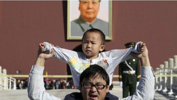 Las familias castigadas por haber violado la política de un sólo hijo en China