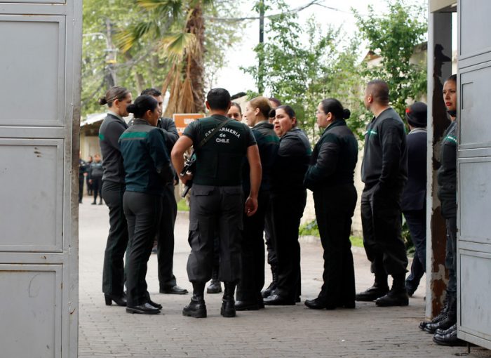 Gendarmes en paro se toman la cárcel de mujeres a la espera de tratativas con el director nacional de la institución