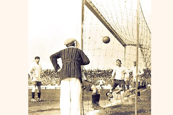 Recordamos el primer gol olímpico, la muerte del “Finlandés Volador” y un gol histórico de Chilavert