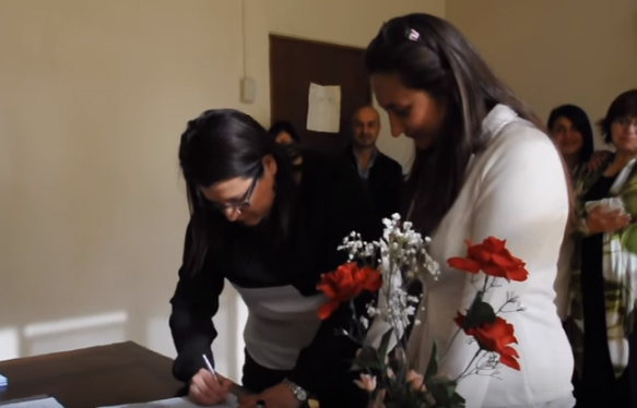 [Video] La primera pareja lésbica en contraer Acuerdo de Unión Civil en Chile